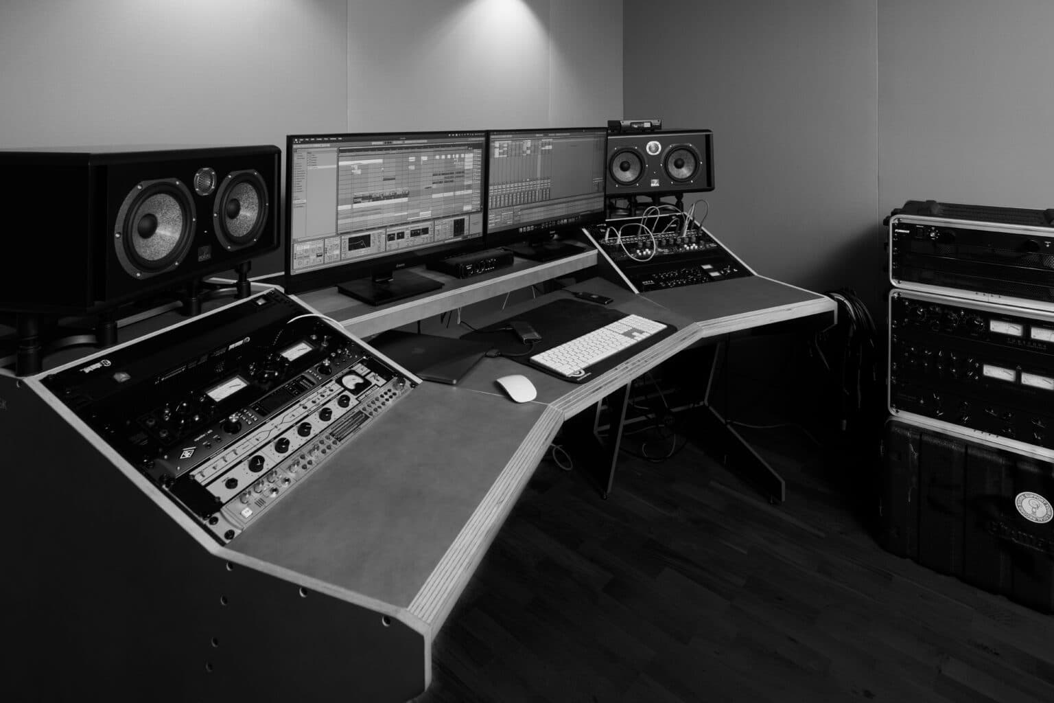 Studio muzyczne RHW Studio - miejsce warsztatów Output